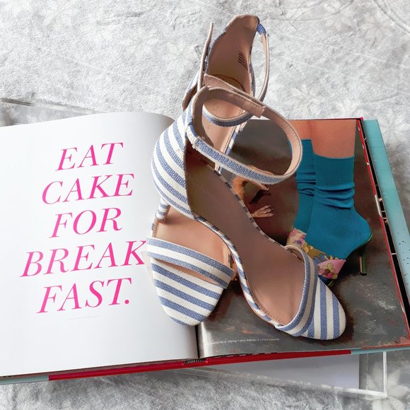 BCBGeneration Shoes - NWOT BCBGeneration white & blue fabric open toe heeled ankle tie sandal